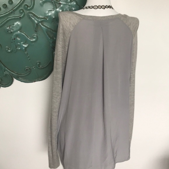 Banana Republic heather gray pullover v neck top - Picture 2 of 4
